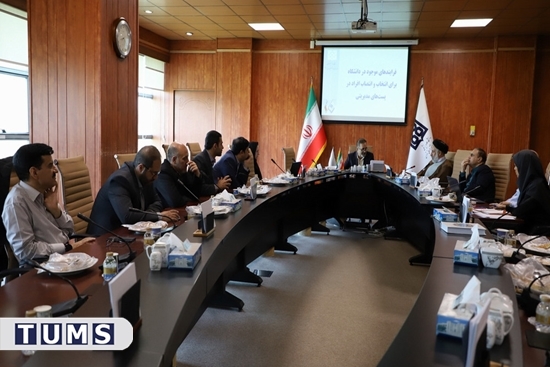 نشست هیئت رئیسه دانشگاه علوم پزشکی تهران
دکتر قناعتی: در سال رشد تولید، مراسم واگذاری شرکت‌های دانش بنیان در پارک علم و فناوری ش 