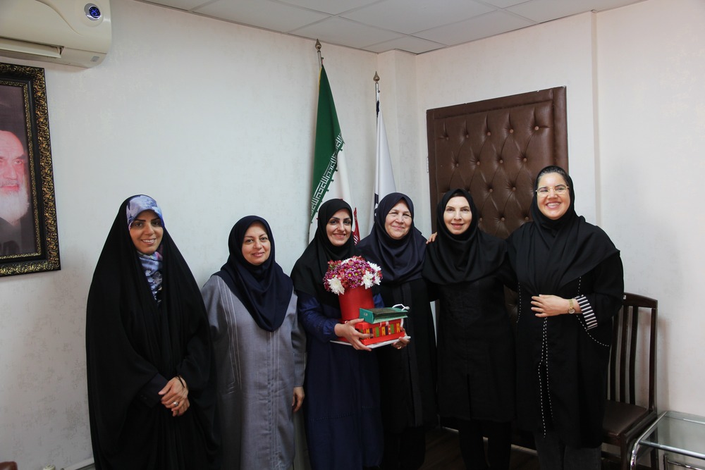 تقدیر از واحد روابط عمومی دانشکده در حاشیه جلسه هیئت‌رئیسه شنبه ۲۷ اردیبهشت ۱۴۰۴