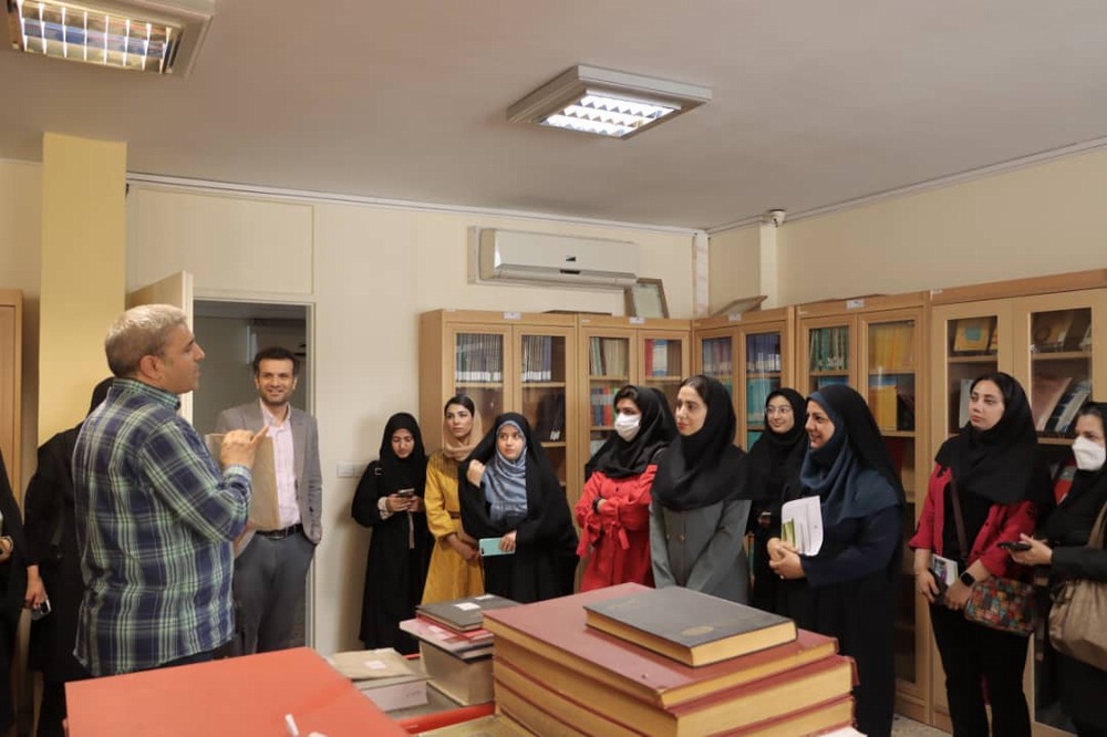 بازدید دانشجویان کتابداری و اطلاع‌رسانی پزشکی از پژوهشگاه علوم و فناوری اطلاعات ایران (ایرانداک)