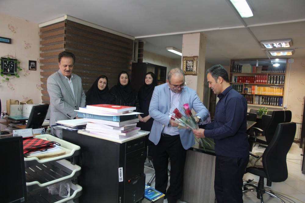 گرامیداشت روز کتابدار در دانشکده پیراپزشکی با تقدیر از کارکنان کتابخانه و گروه کتابداری