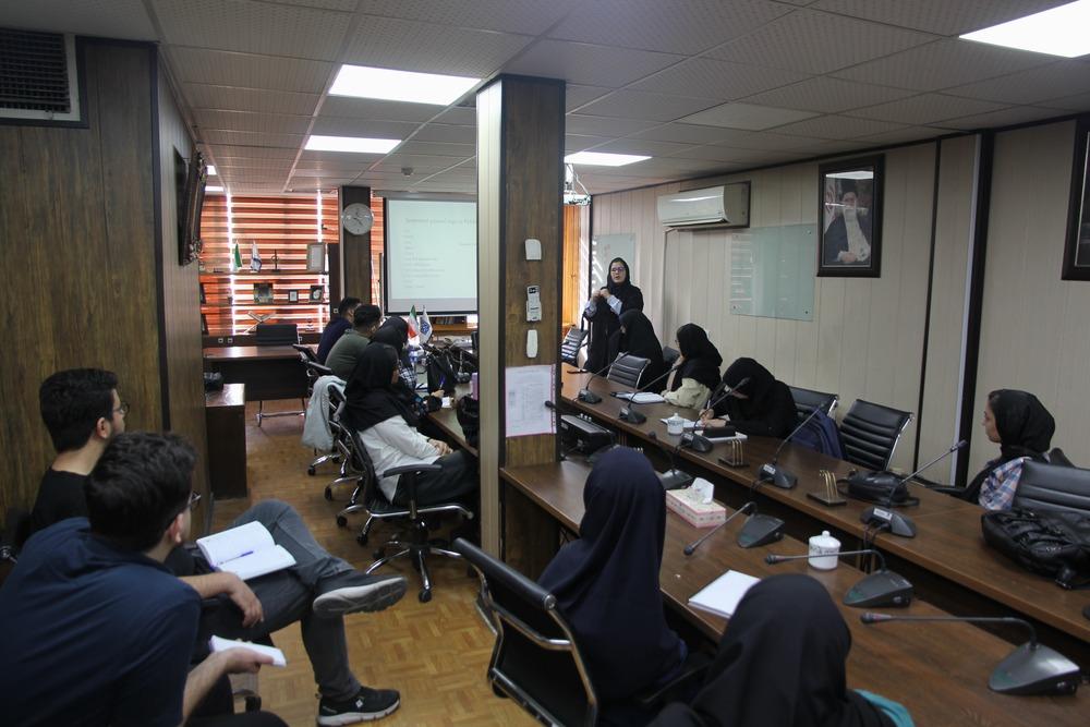 برگزاری کارگاه آشنایی با پایگاه اطلاعاتی PubMed در دانشکده پیراپزشکی