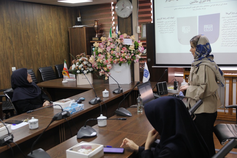 دفاع از پایان نامه پرنیا حسینی یزدی دانشجوی مقطع کارشناسی ارشد رشته مدیریت اطلاعات سلامت و انفورماتیک پزشکی